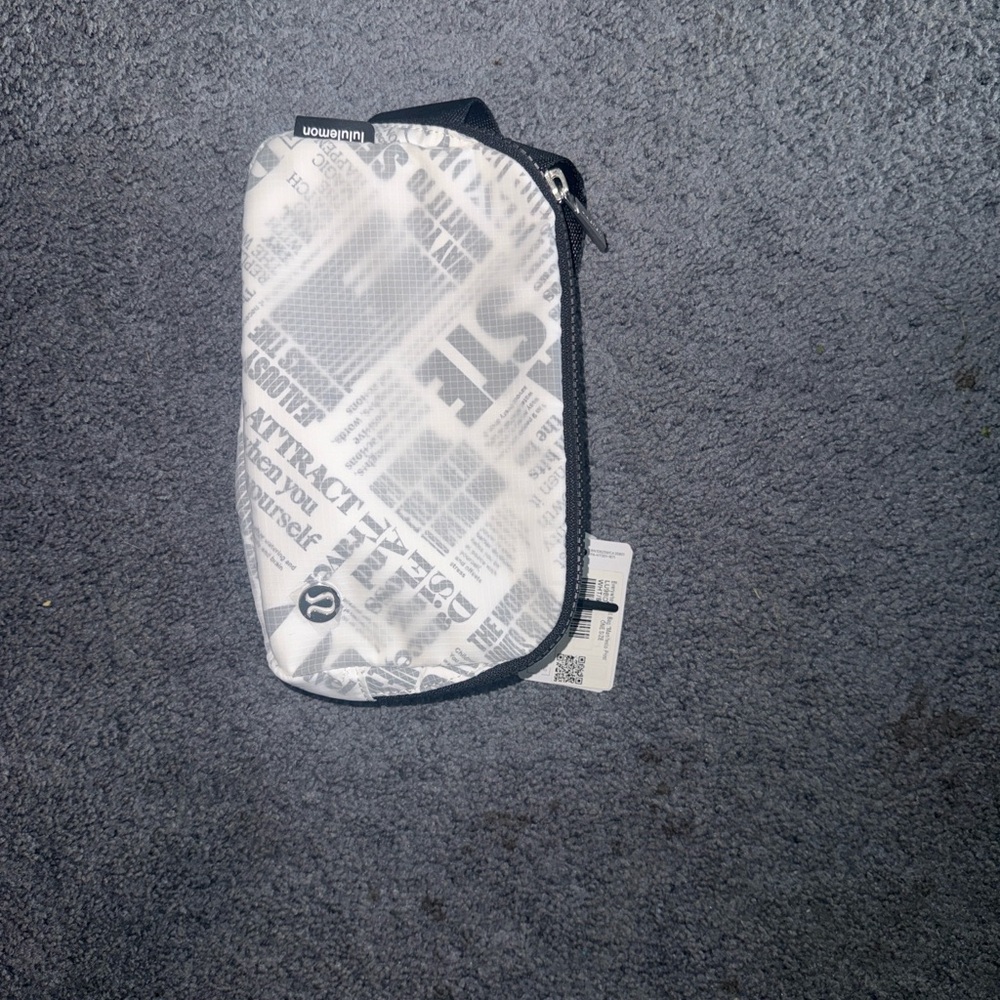 Lululemon everywhere belt bag 1L - Picture 3 of 9